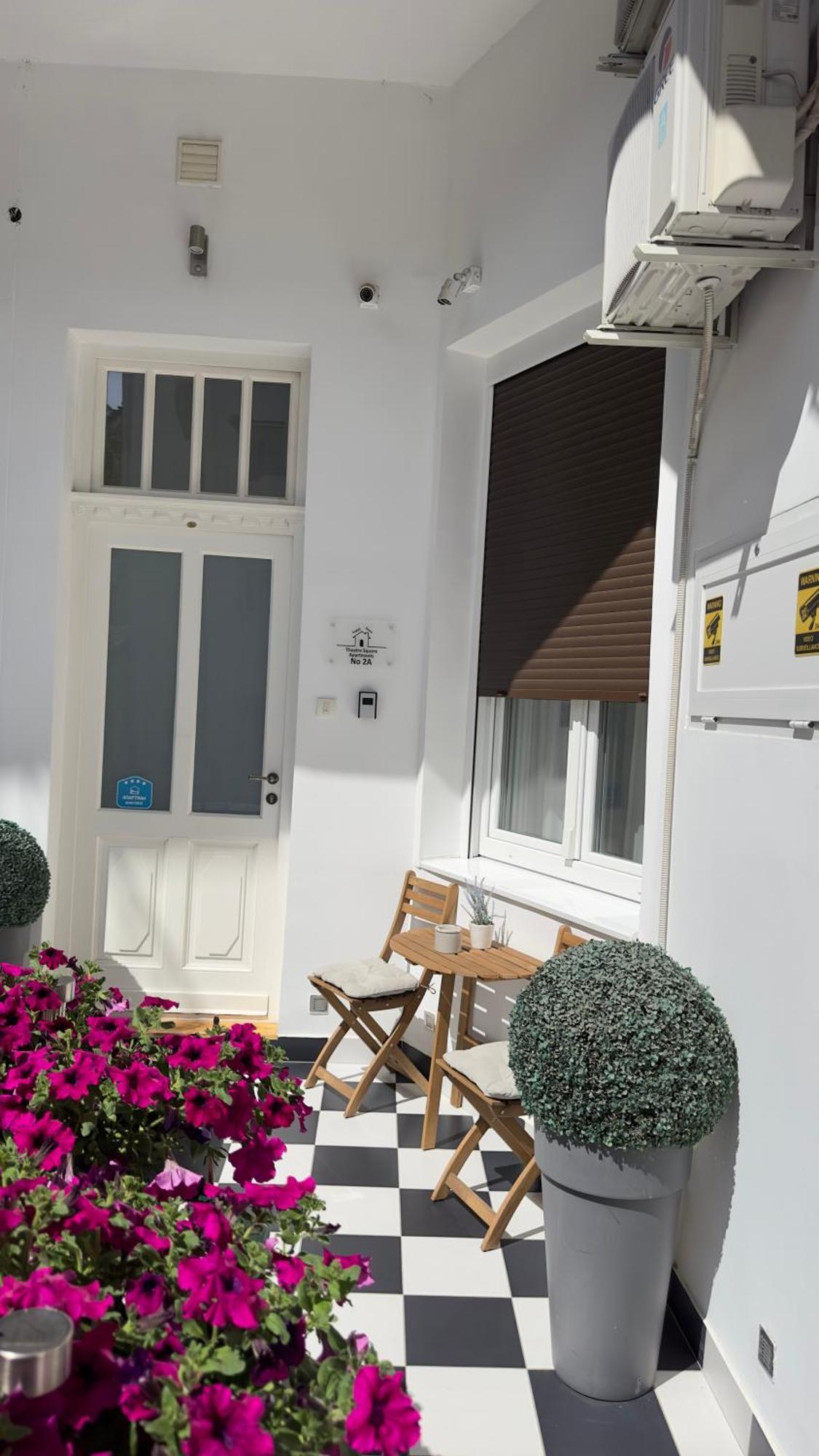 Theatre Square Apartments Novi Sad Exteriér fotografie